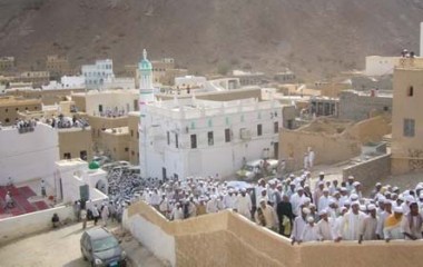 assoom_hood_visiting.jpg