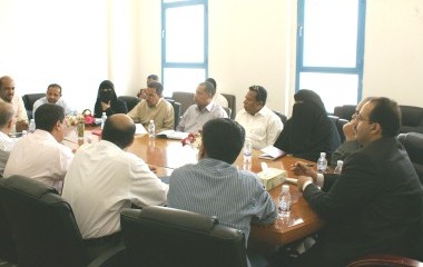 mukalla_G_keeping_fish_1.JPG