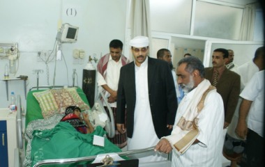 mukalla_G_visit_ill_poeple.JPG